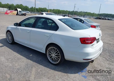 2015 Volkswagen Jetta 1.8T Se z USA, uszkodzony, nr VIN 3VWD17AJ0FM335969